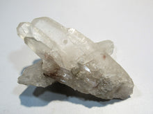 Laden Sie das Bild in den Galerie-Viewer, Bergkristall ES große Doppelender Stufe leicht milchig 10cm Kristall, Madagaskar