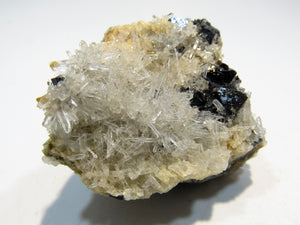 Bergkristall ES feine Nadelkristalle mit Zinkblende +Siderit Trepca, Kosovo